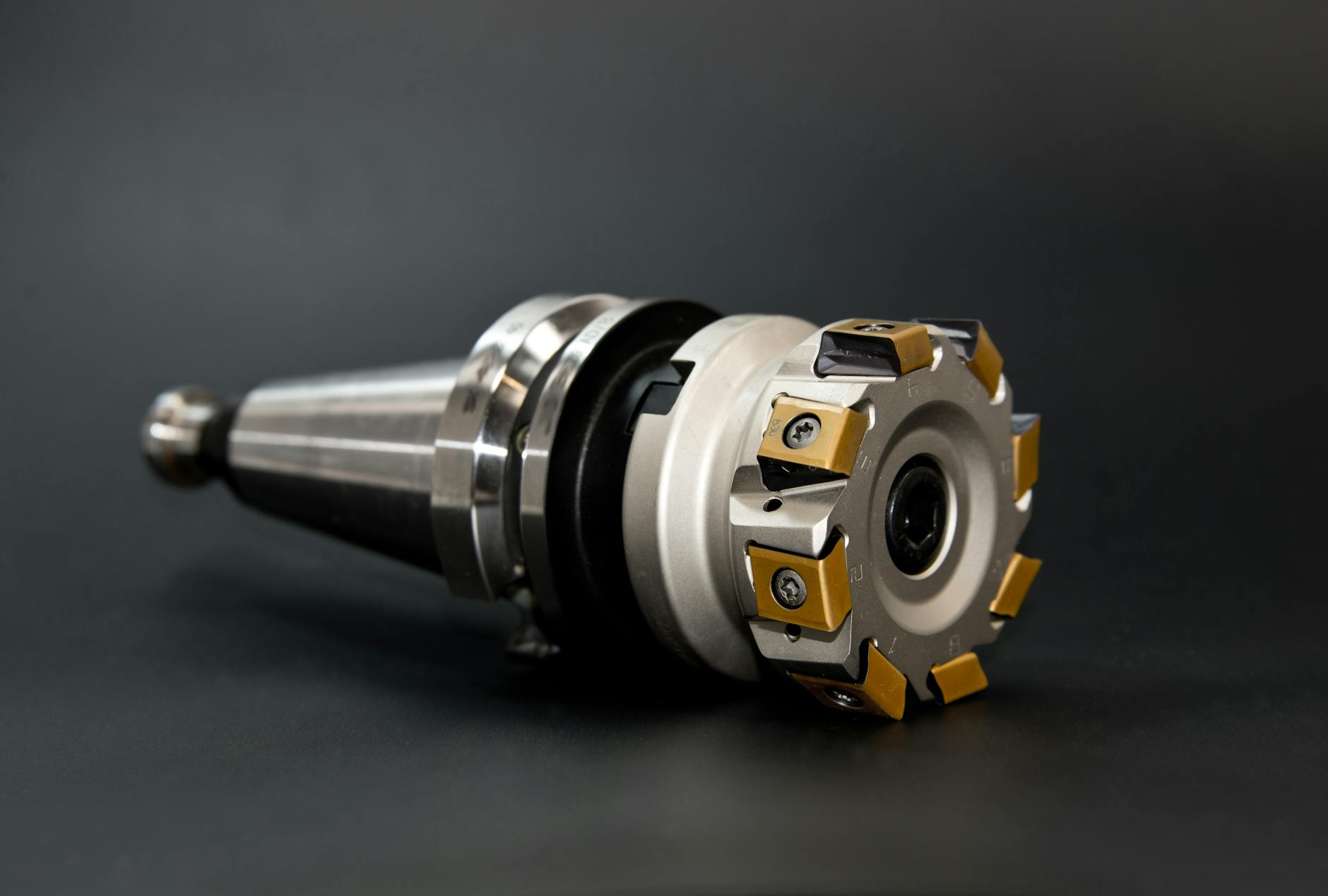Frez precyzyjny CNC do obróbki metalu w procesie 2.5D
